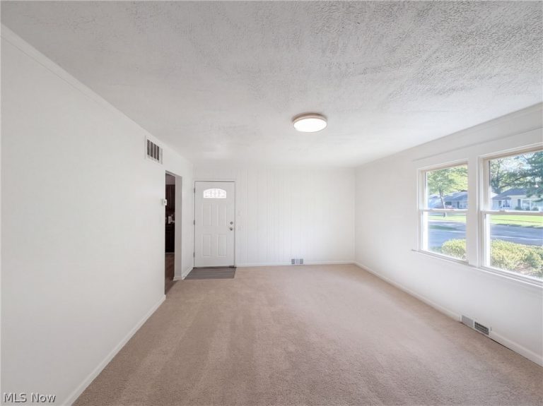 9022 Manorford Drive, Cleveland, OH - Photo 3