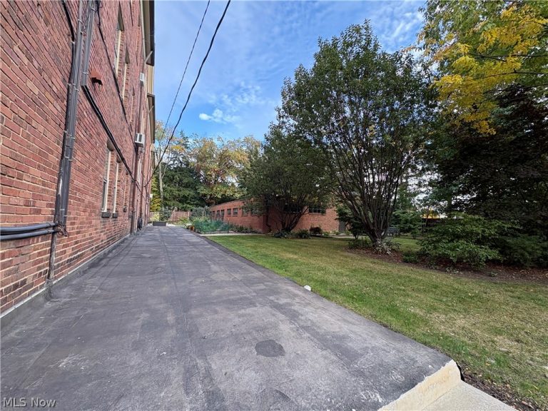 16300 Van Aken Boulevard #202A, Shaker Heights, OH - Photo 4