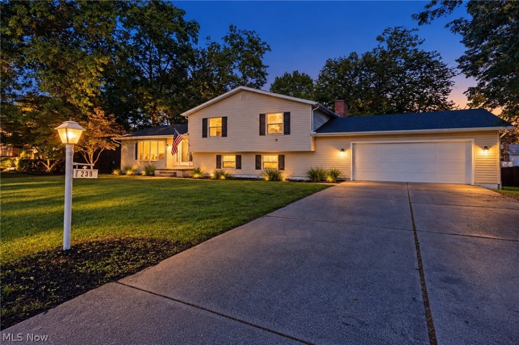 239 Indian Hills Drive, Tallmadge, OH