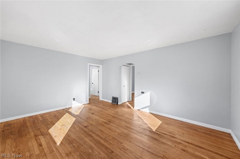 12204 Wayland Avenue, Cleveland, OH - Photo 5