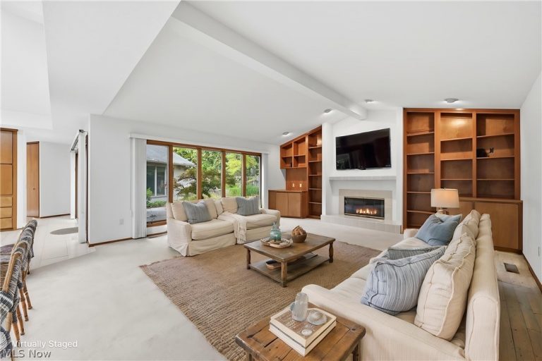 12302 Kronos Court, Strongsville, OH - Photo 3