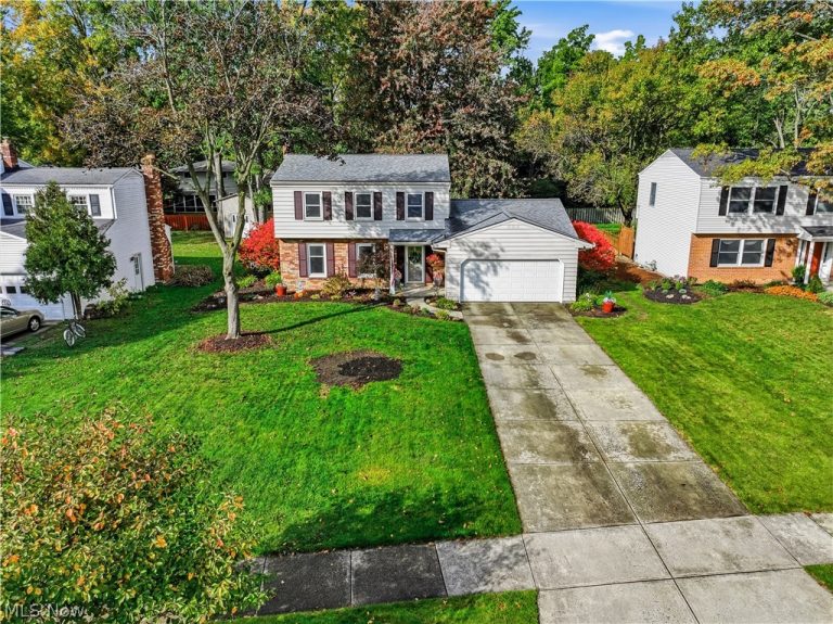 6124 Sherwood Drive, North Olmsted, OH - Photo 2