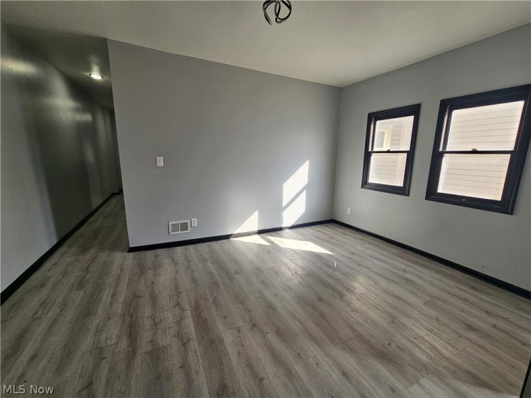 6100 Hough Avenue, Cleveland, OH - Photo 8