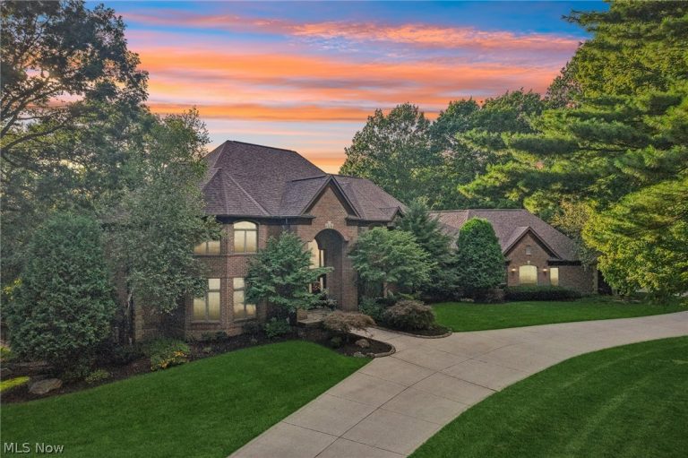 1928 Four Seasons Drive, Akron, OH, 44333
