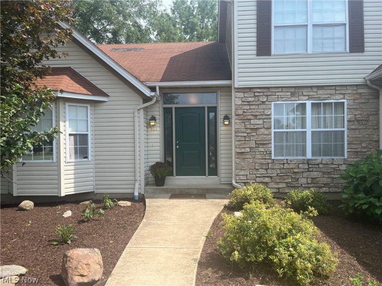 805 Gallo Drive, Brunswick, OH - Photo 2