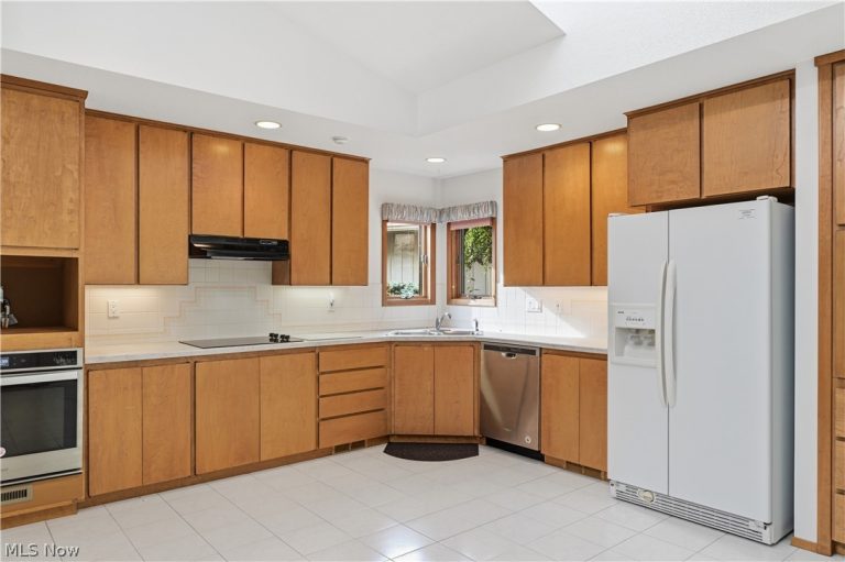 12302 Kronos Court, Strongsville, OH - Photo 4