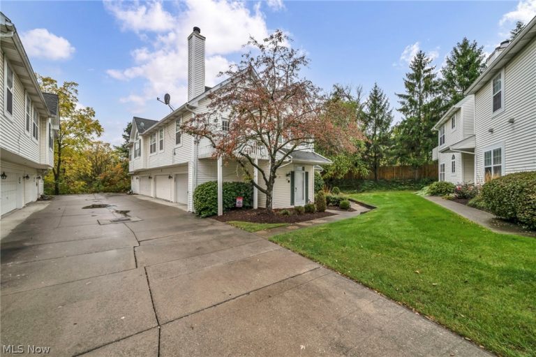 264 Vista Circle, North Olmsted, OH - Photo 4