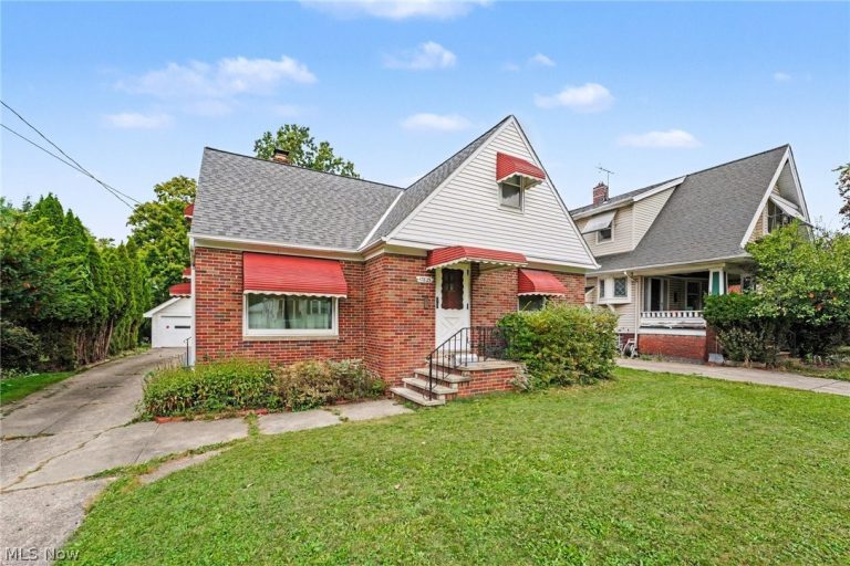 17829 Dillewood Road, Cleveland, OH - Photo 3