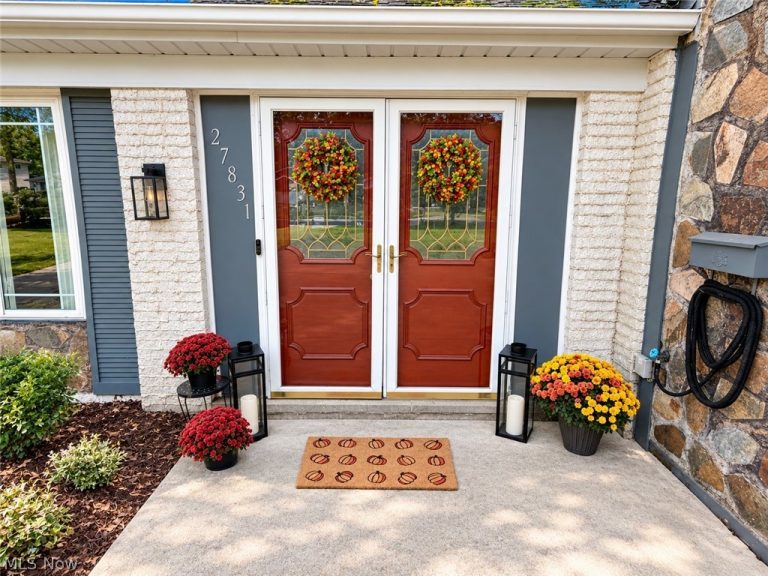 27831 Blossom Boulevard, North Olmsted, OH - Photo 3