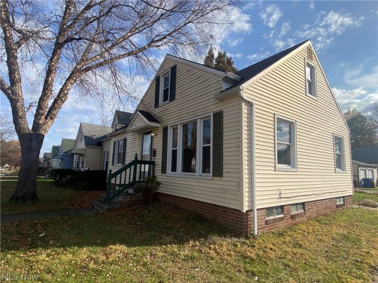 12113 Wayland Avenue, Cleveland, OH - Photo 2
