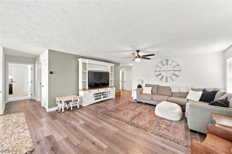 1018 Sunrise Way, Lakemore, OH - Photo 4