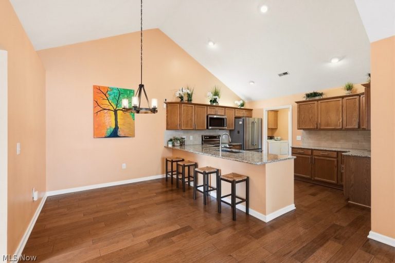 625 Crossings Circle, Tallmadge, OH - Photo 8
