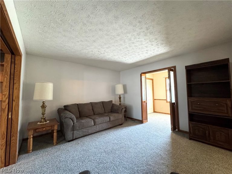 6385 Harbor Drive, Canton, OH - Photo 8