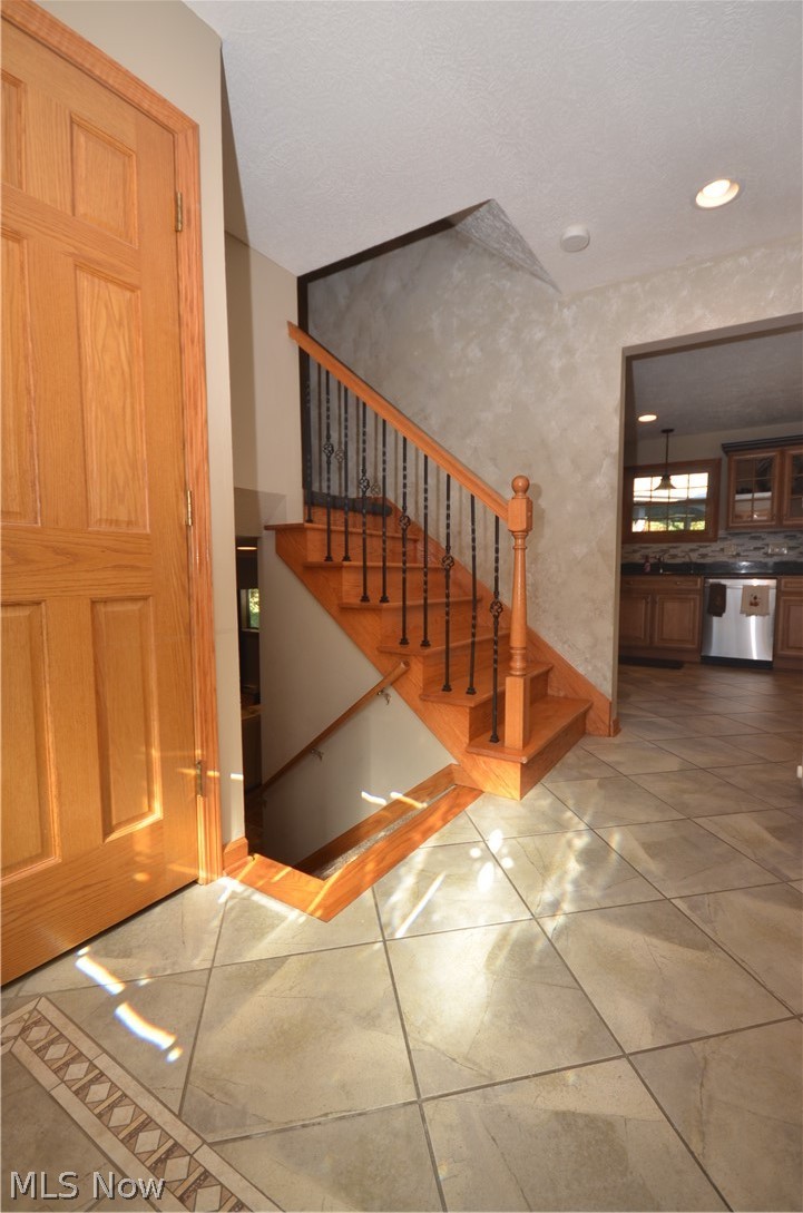 3805 Lake Vista Road, Akron, OH - Photo 6