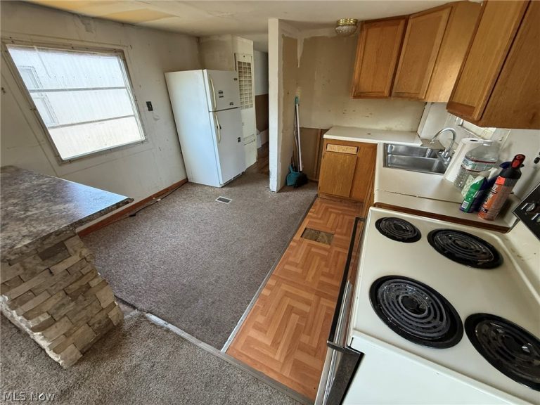 829 Zella Avenue, New Philadelphia, OH - Photo 4
