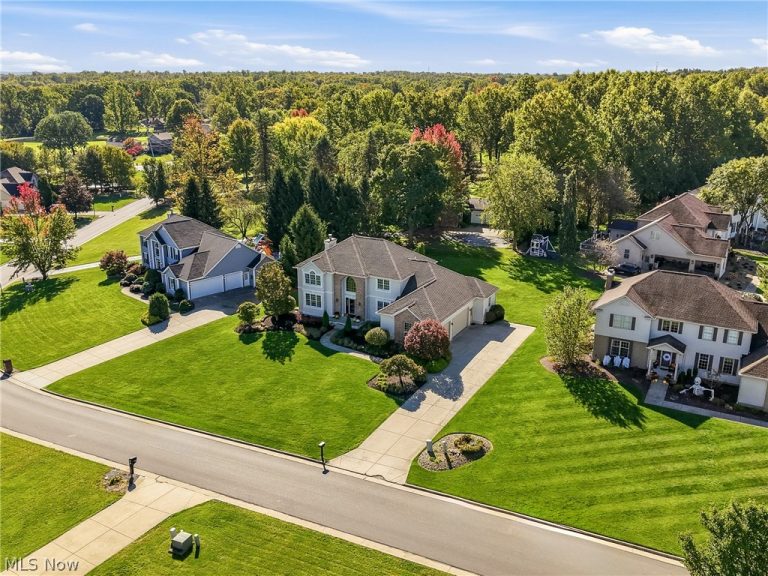 1055 Fox Den Trail, Canfield, OH - Photo 3