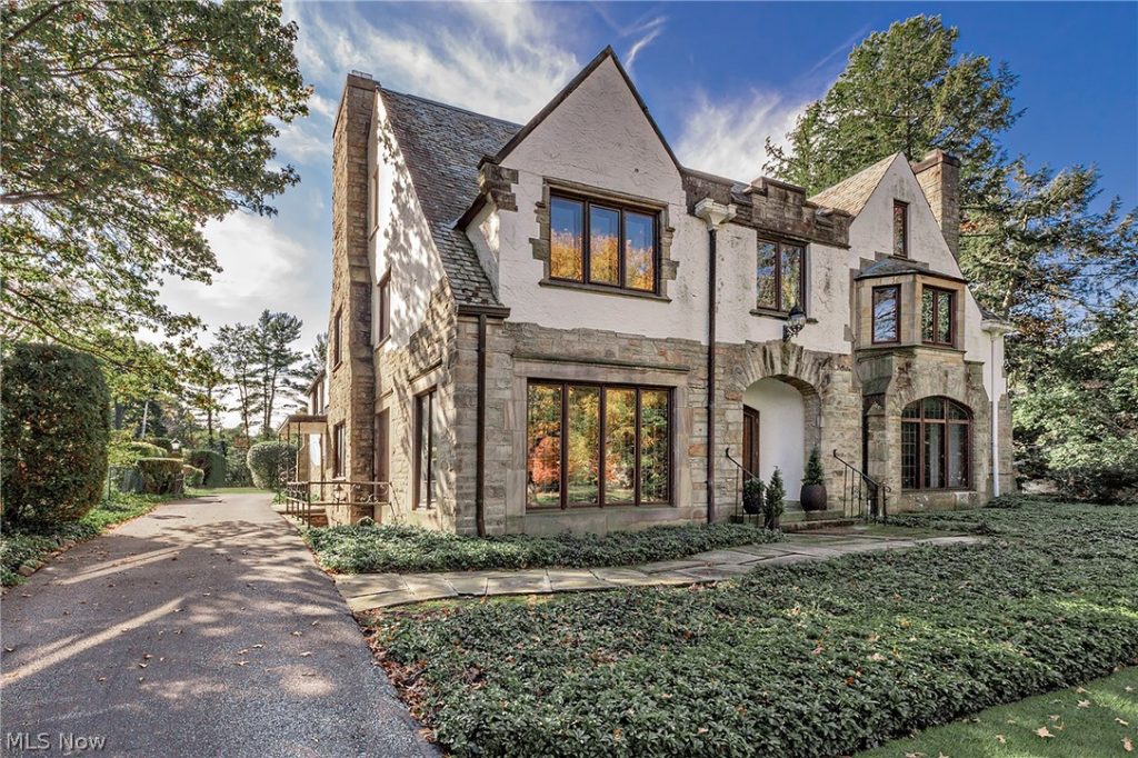 18420 Shelburne Road, Shaker Heights, OH