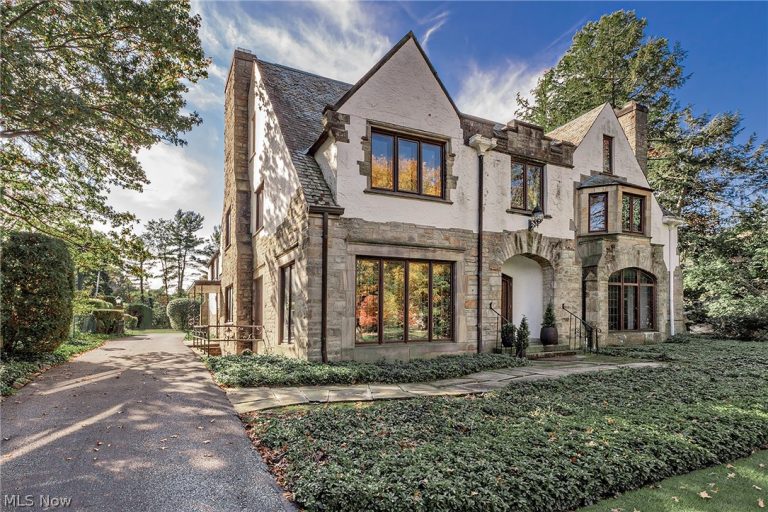 18420 Shelburne Road, Shaker Heights, OH, 44118