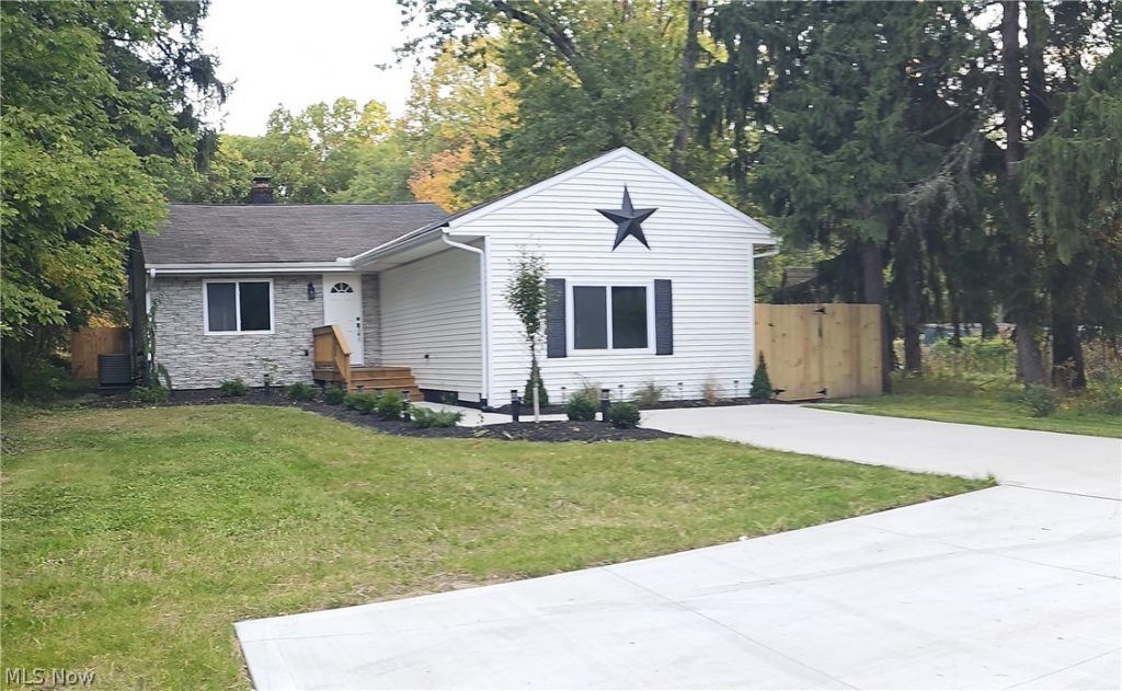4867 Royalwood Road, North Royalton, OH