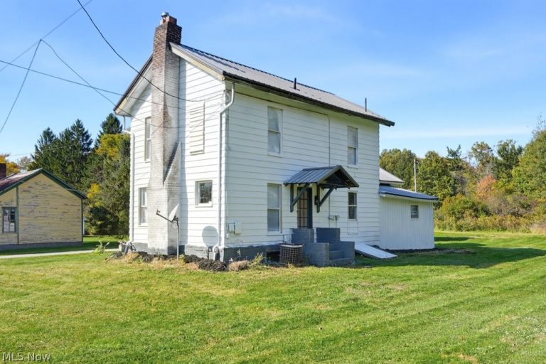 5013 King Graves Road, Vienna, OH - Photo 2