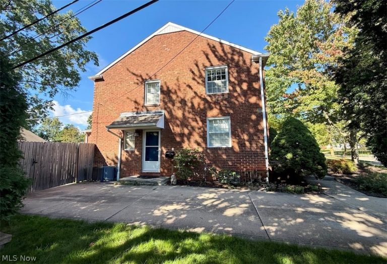 2446 Loyola Road, University Heights, OH - Photo 5