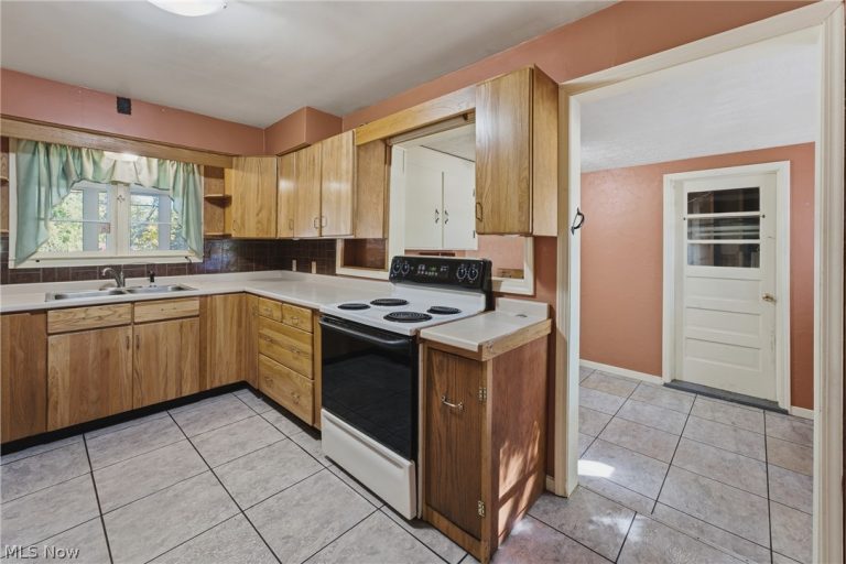 1315 Grove Street, Canton, OH - Photo 8