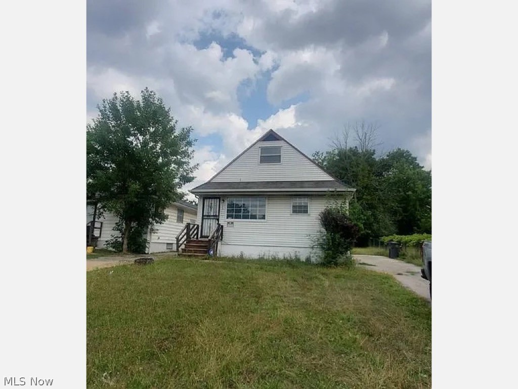 4595 Lee Road, Cleveland, OH
