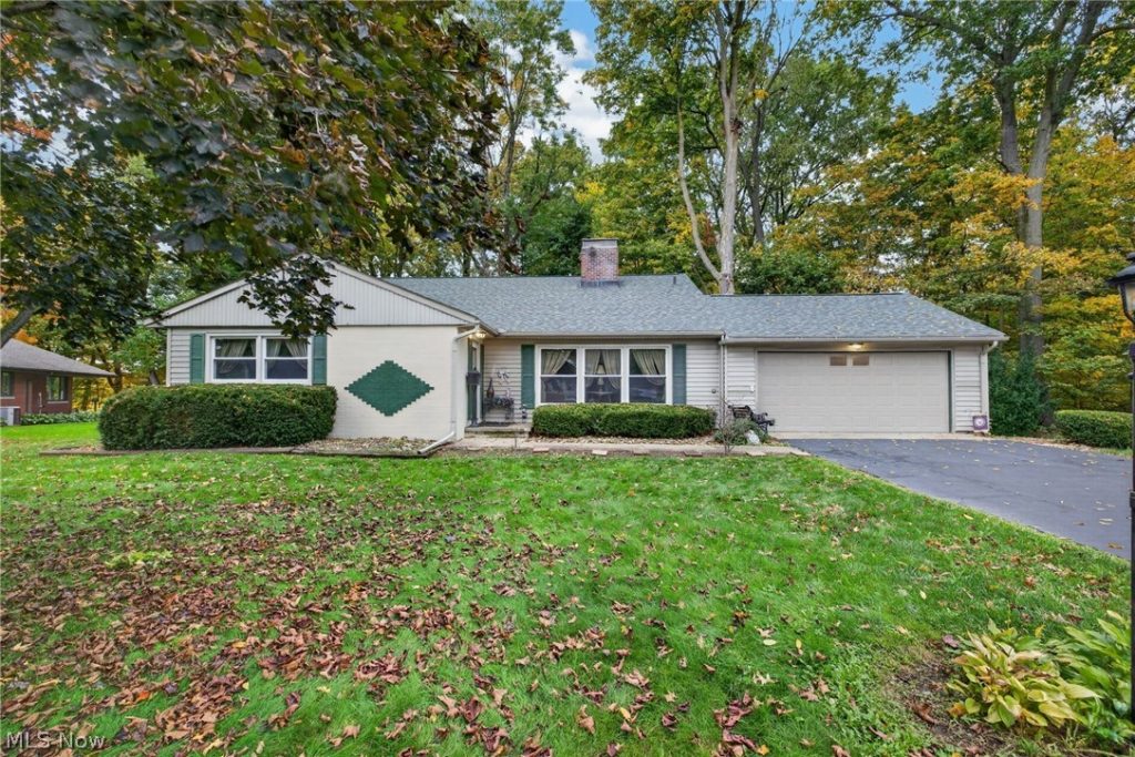 200 Manor Drive, Columbiana, OH