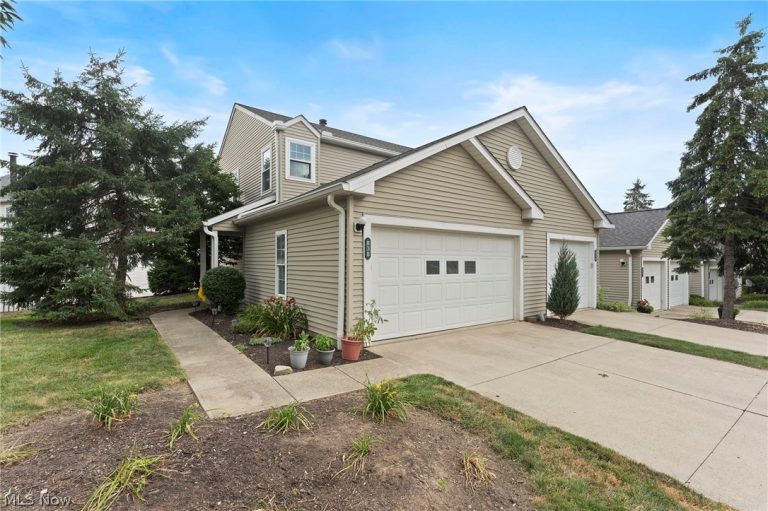 838 Overlook Ridge Drive #838, Cleveland, OH, 44109