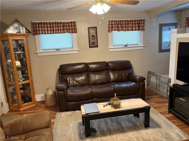 308 Hyde Avenue, Niles, OH - Photo 5
