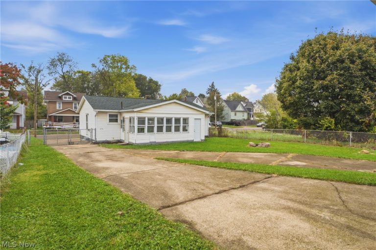 920 Clinton Avenue, Canton, OH - Photo 8