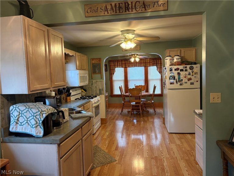 308 Hyde Avenue, Niles, OH - Photo 6