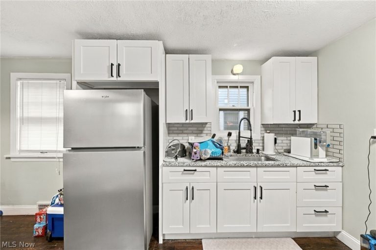 1748 Saratoga Avenue, Cleveland, OH - Photo 8