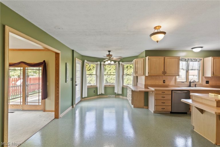 7902 Kerrybrooke Trail, Poland, OH - Photo 6