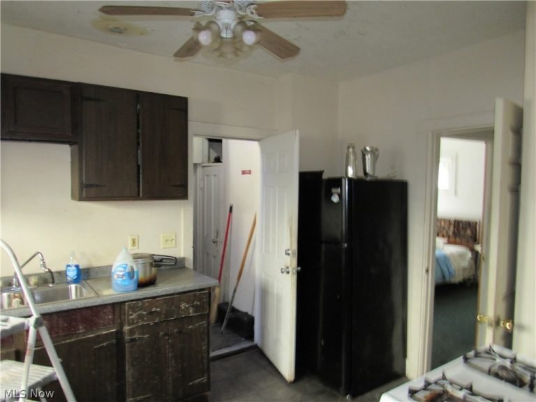 863 Eddy Road, Cleveland, OH - Photo 3