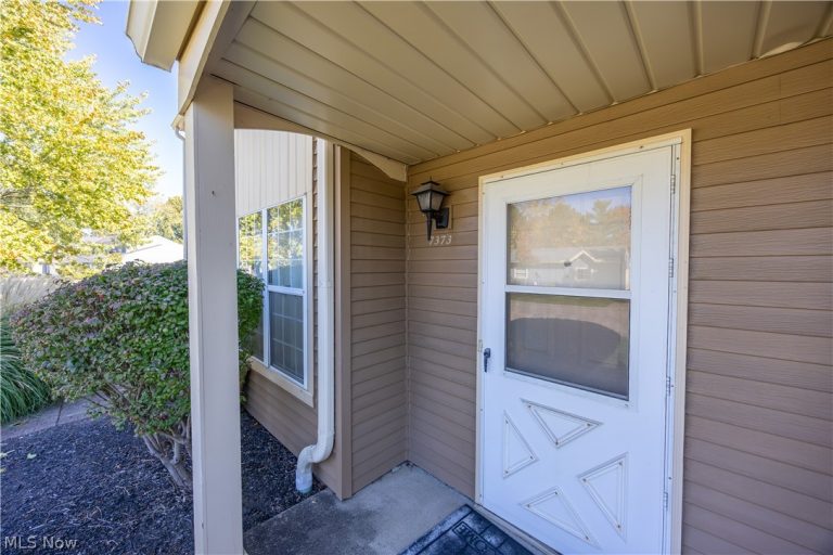 7373 Forsythia Lane, Northfield, OH - Photo 2