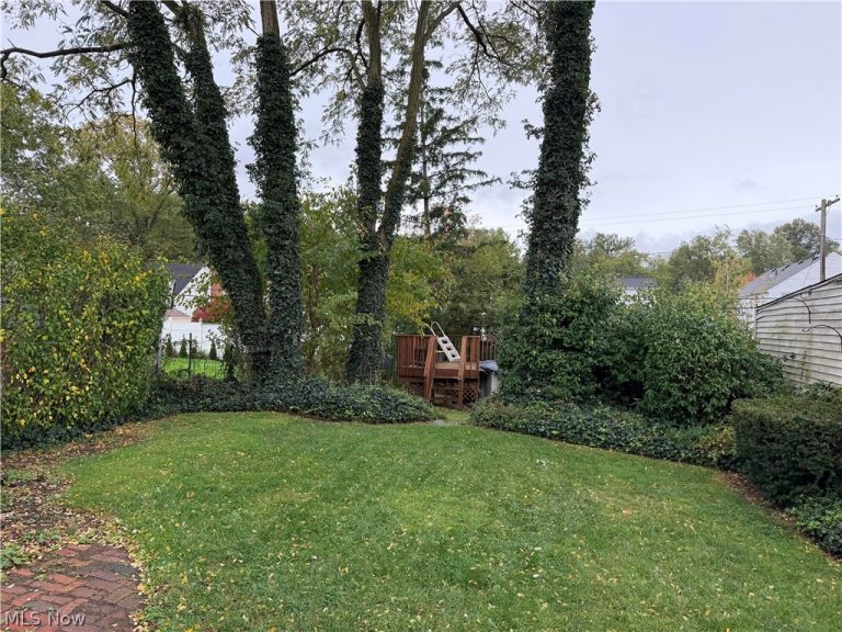 23481 Clifford Drive, North Olmsted, OH - Photo 4