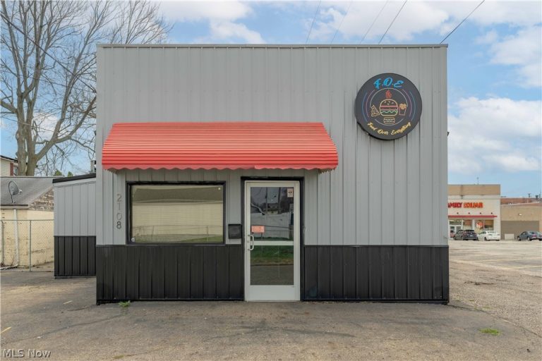 2108 Fremont Place, Canton, OH - Photo 4