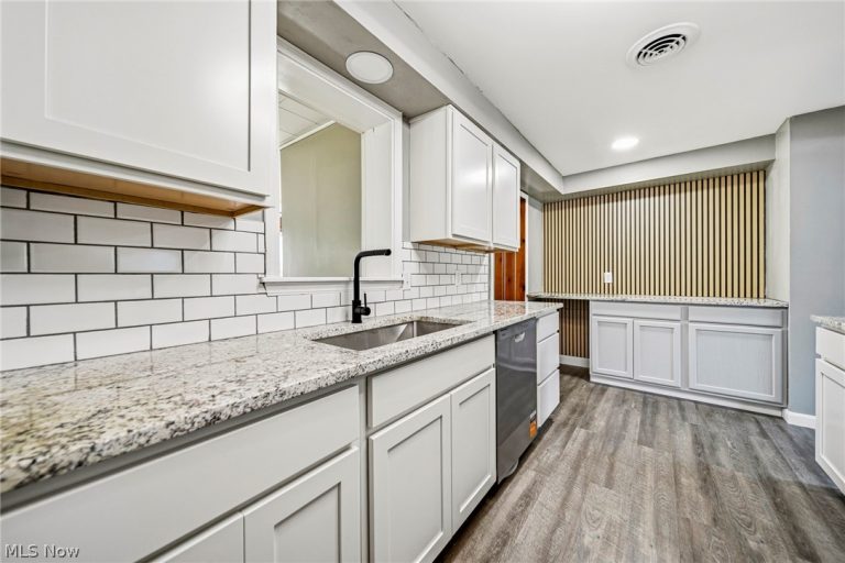1085 Stevens Boulevard, Eastlake, OH - Photo 3