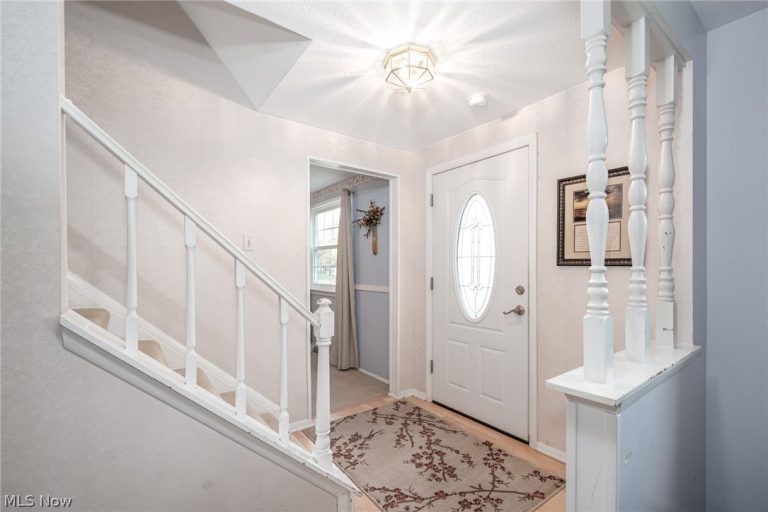 1800 Carver Lane, Hudson, OH - Photo 3