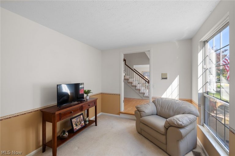 18204 Winchester Court, Strongsville, OH - Photo 8