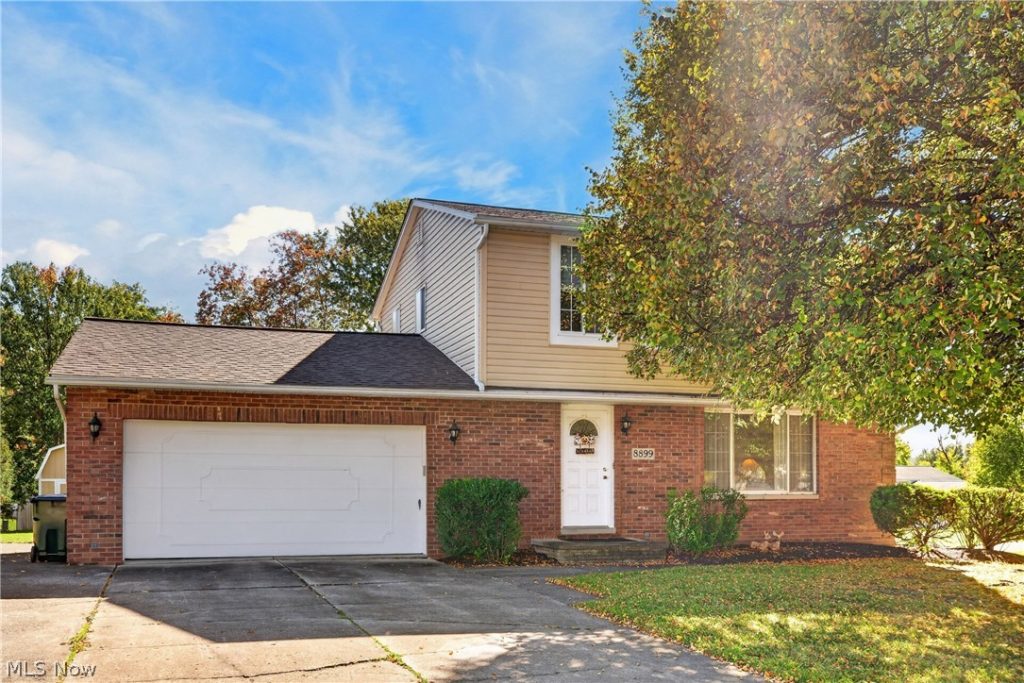 8899 Gateway Drive, North Royalton, OH