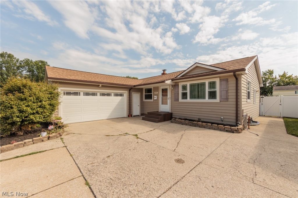 23537 David Drive, North Olmsted, OH