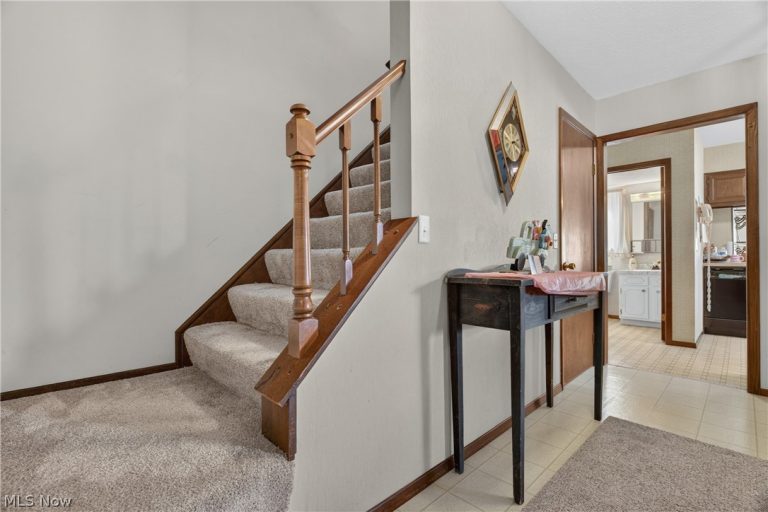 8899 Gateway Drive, North Royalton, OH - Photo 3