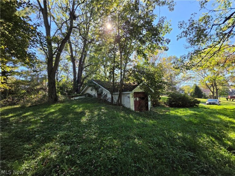 3222 Trump Avenue, Canton, OH - Photo 2