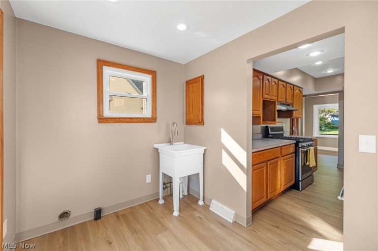 2644 Terrace Avenue, Akron, OH - Photo 8