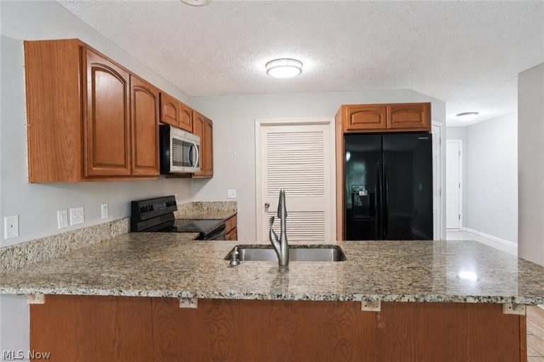 6387 Forest Park Drive, North Ridgeville, OH - Photo 6