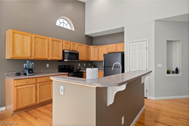 5052 Forestland Court, Brunswick, OH - Photo 8
