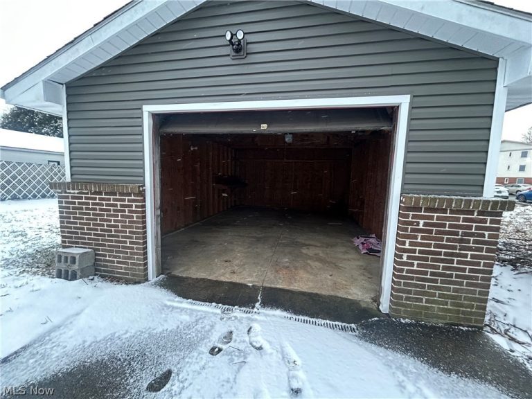 3203 Mcguffey Road, Youngstown, OH - Photo 4