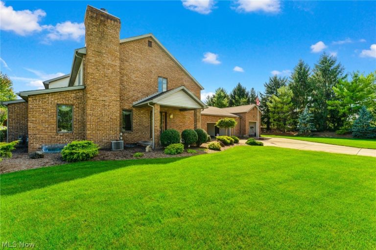 594 Shadydale Drive, Canfield, OH - Photo 2